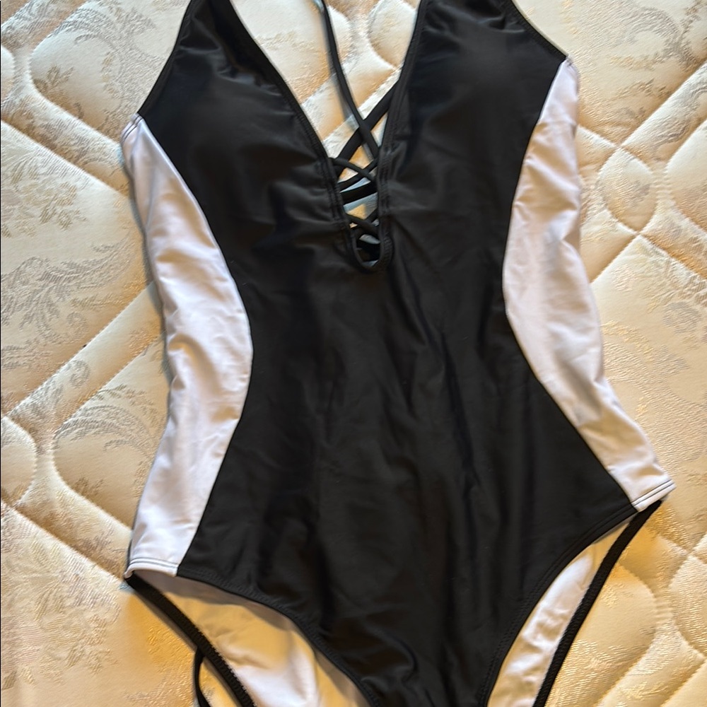 Black and White One Piece Swimsuit size large NEW
